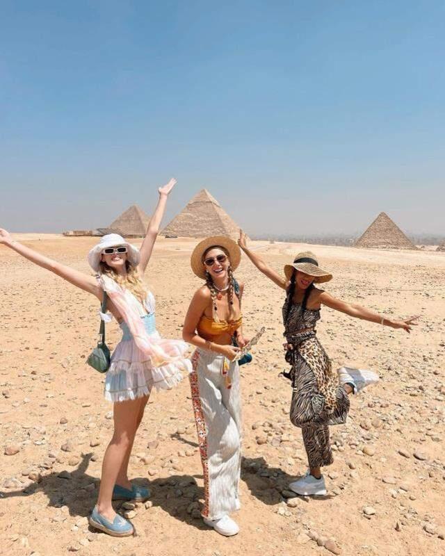 Tatile doymayan Şeyma Subaşı, bu sefer de at üstünde şaha kalktığı anları paylaştı