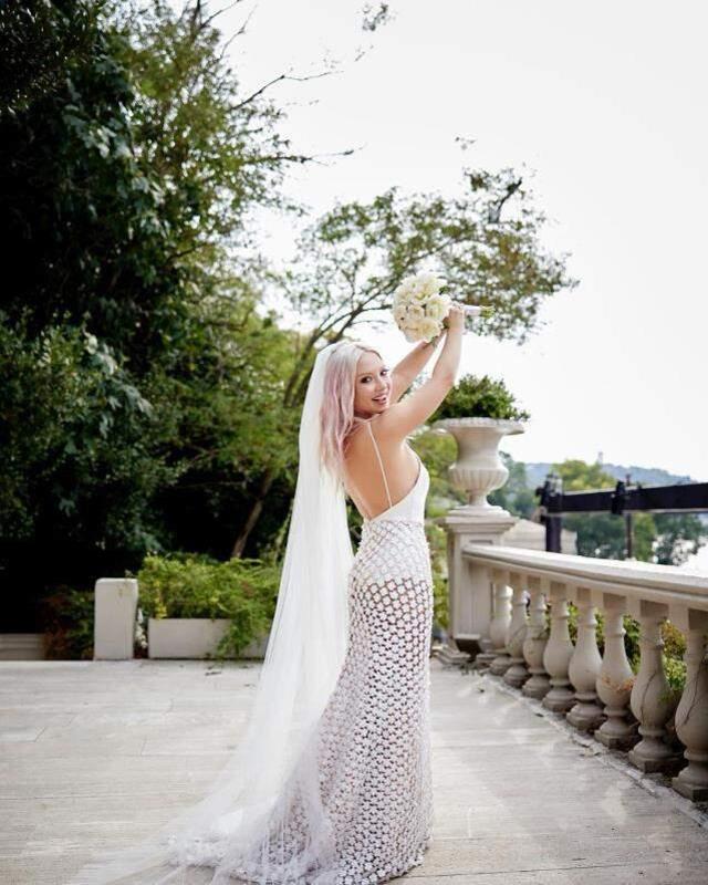 Dünyaevine giren Ece Seçkin'in iddialı gelinlik seçimi olay oldu