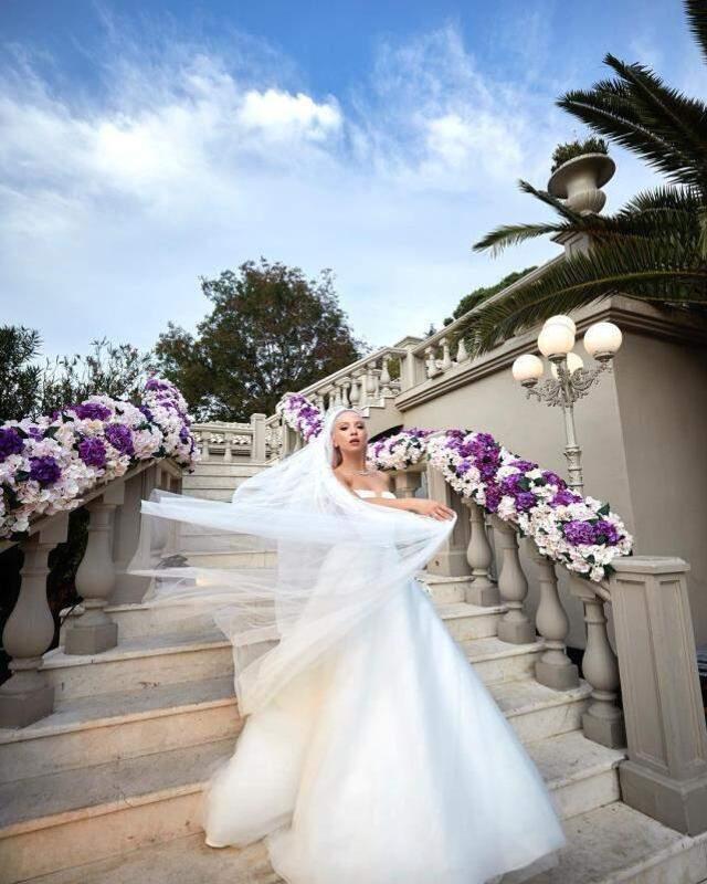 Dünyaevine giren Ece Seçkin'in iddialı gelinlik seçimi olay oldu