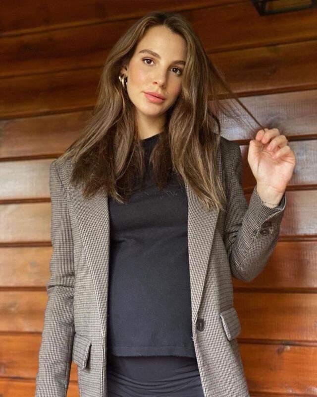 Karnı iyice belirginleşen Aslışah Alkoçlar, bebeğini kucağına alacak günü bekliyor