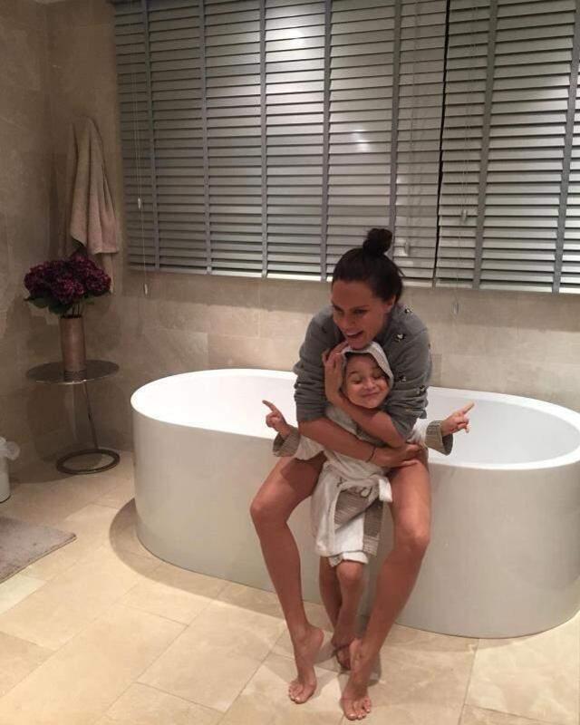 9 yaşında hayatını kaybeden oğluyla fotoğrafını paylaşan Ebru Şallı'dan duygusal mesaj