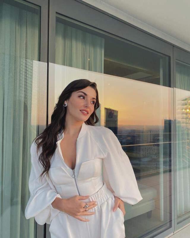 Hande Erçel'in yıllar önceki estetiksiz hali görenleri şaşkına çevirdi