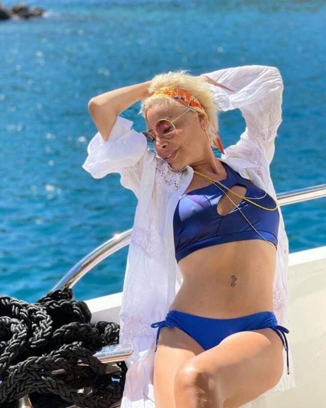 46 yaşındaki Linet, fiziği ile gençlere adeta taş çıkarttı