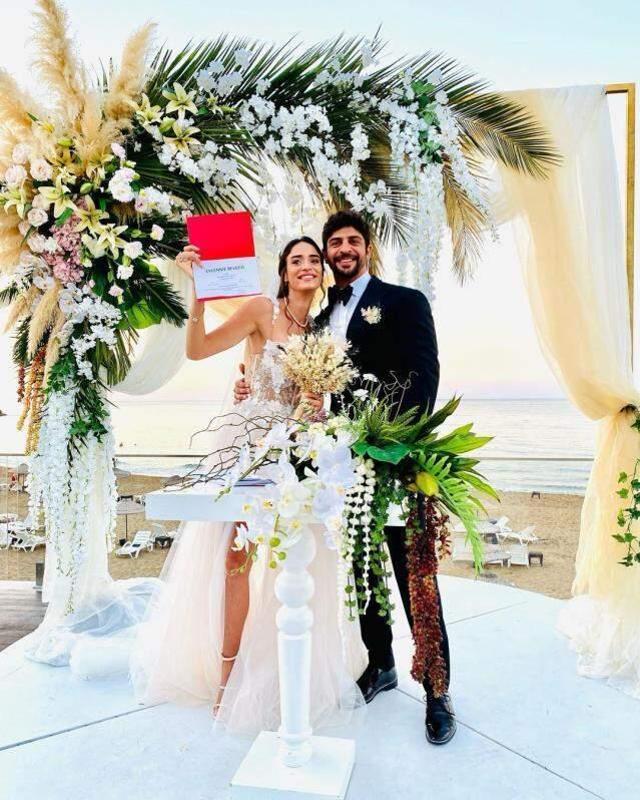 Adı Gökhan Çıra ile anılan eski Survivor yarışmacısı Melis Emirbayer, evlendi