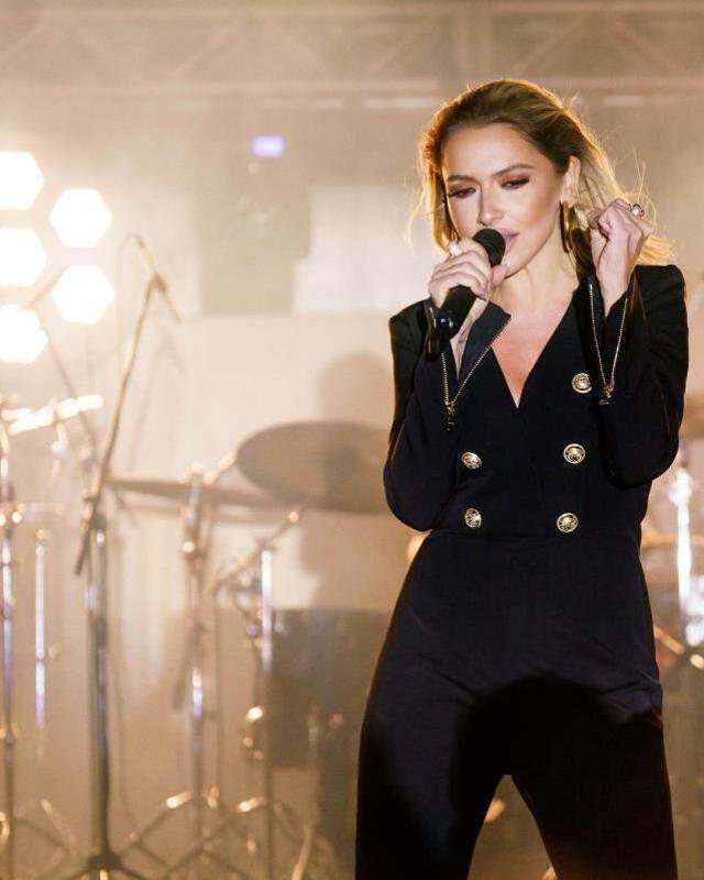 Hadise aşka geldi, sevgilisiyle el ele pozunu ilk kez paylaştı