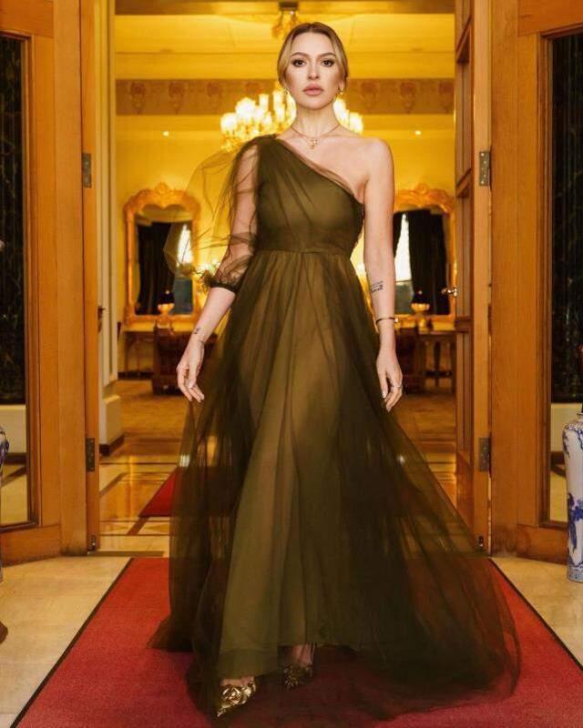 En İyi Kadın Şarkıcı seçilen Hadise, ilk teşekkürü sevgilisi Mehmet Dinçerler'e teşekkür etti