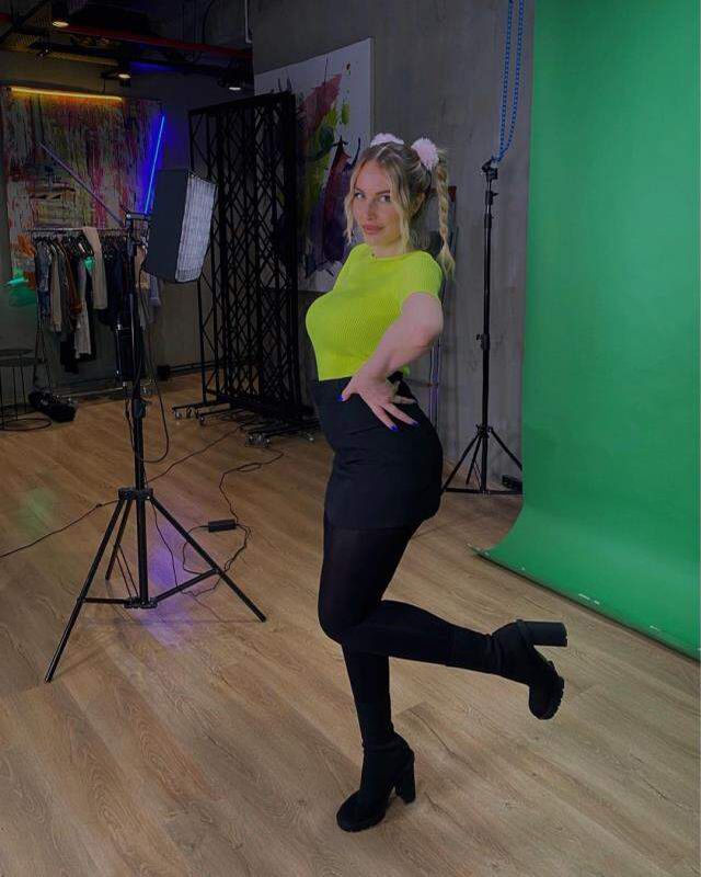 Oryantal videosu sonrası işinden olan Hande Sarıoğlu, dansa merak sardı