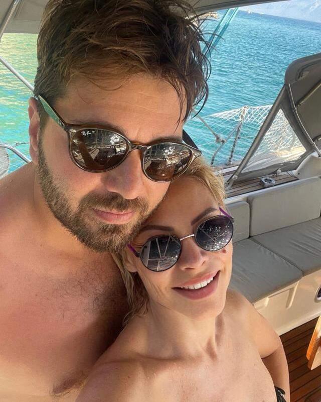 48 yaşındaki Seray Sever, ikiz bebeklere hamile