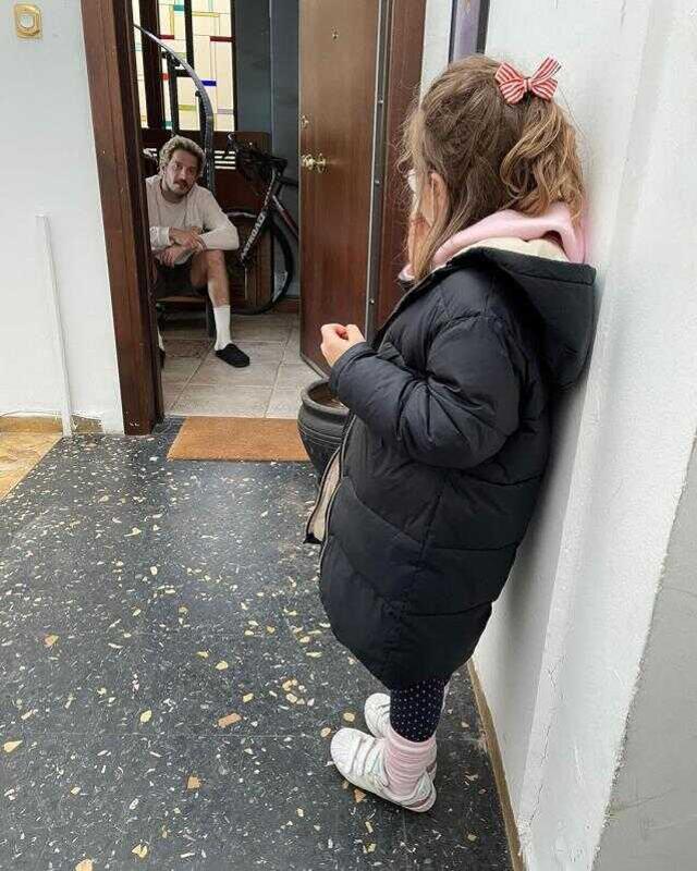 Koronavirüse yakalanan Uraz Kaygılaroğlu, kapısında kızını görünce duygusal anlar yaşadı