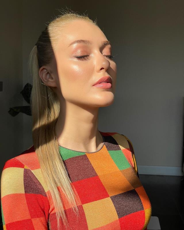 Bu halini unutun! Dilan Çiçek Deniz yeni imajıyla hayran bıraktı