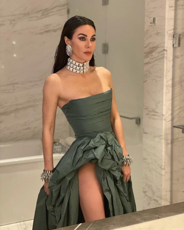 Defne Samyeli, aşk yaşadığı konuşulan Onur Arıkan'la aynı mekandan çıkarken görüntülendi