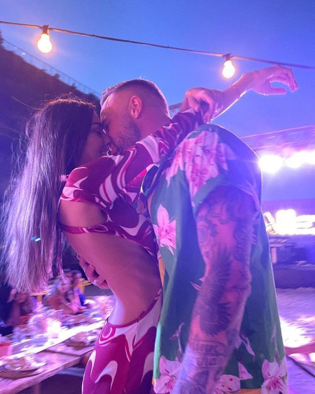 Yeni yaşını kutlayan Dilan Çiçek Deniz, mini elbiseli pozlarıyla beğeni yağmuruna tutuluyor