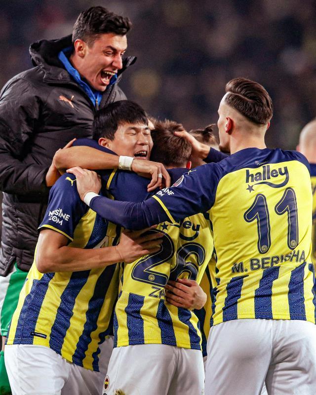 Her şey var, kazanan yok! Nefes kesen maçta Fenerbahçe ile Trabzonspor puanları paylaştı