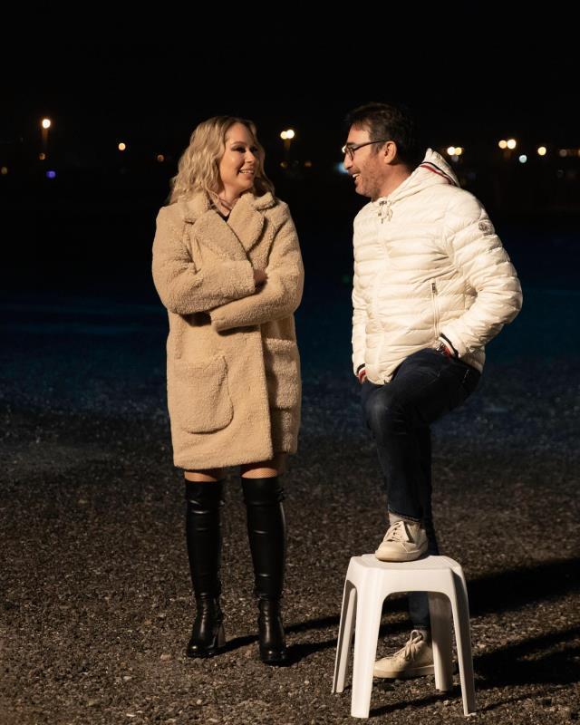 Trafik kazasında kaybettiği sevgilisi için şarkı yazan Gülçin Ergül, gözyaşlarına hakim olamadı