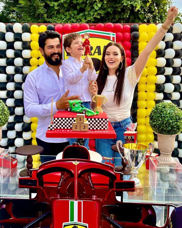 Fahriye Evcen ve Burak Özçivit'in Oğulları Karan 3 Yaşında