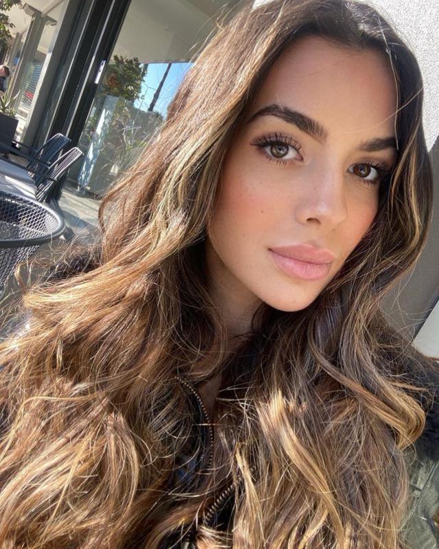 Ekin Su Cülcüloğlu kimdir? Ekin Su Cülcüloğlu kaç yaşında, nereli? Ekin Su Cülcüloğlu dizileri ve filmleri...