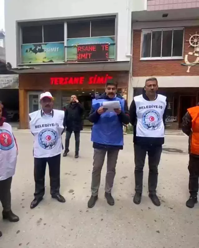 Atılan sloganlara kızan Türk-İş üyeleri 1 Mayıs kortejinden ayrıldı