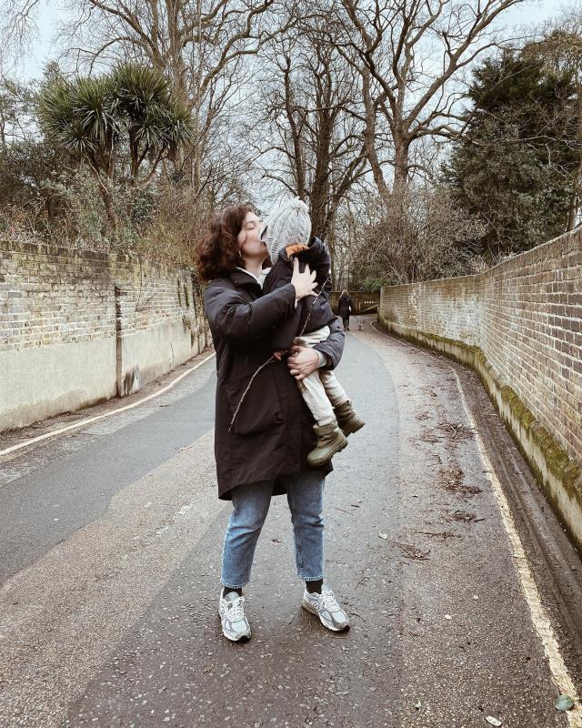 Bergüzar Korel, yeni doğan kızına yapılan 'Kafası vakumlanmış gibi' yorumuna ateş püskürdü: Hadsizleşmeyin