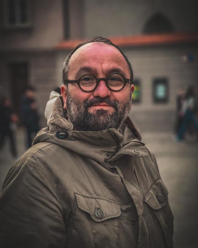 Oyuncu Erdem Baş Ülkeyi Terk Etti