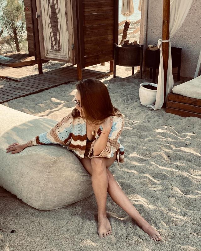 Damla Sönmez mayolu pozlarını paylaştı, ilk yorum rol arkadaşı Murat Yıldırım'dan geldi