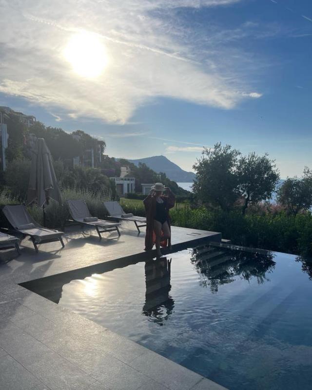 7,5 aylık hamile Demet Evgar, mayolu pozlarını paylaştı