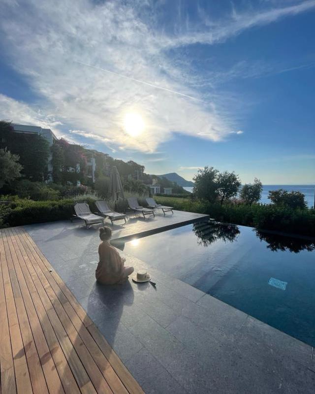 7,5 aylık hamile Demet Evgar, mayolu pozlarını paylaştı