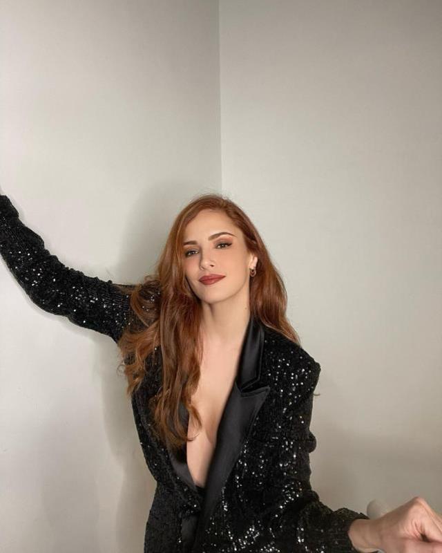 Oyuncu Mine Tugay'dan 'Neden hep yalnızsın?' sorusuna cevap: Ben yalnız değilim