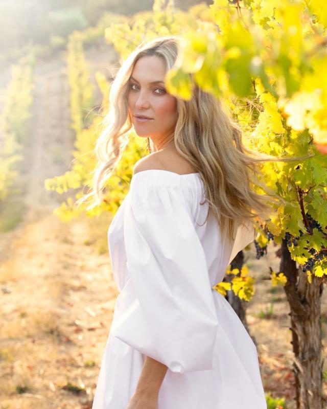 Romantik komedilerin kraliçesi Kate Hudson, üstsüz pozunu paylaştı, abisinin yorumu fotoğrafın önüne geçti