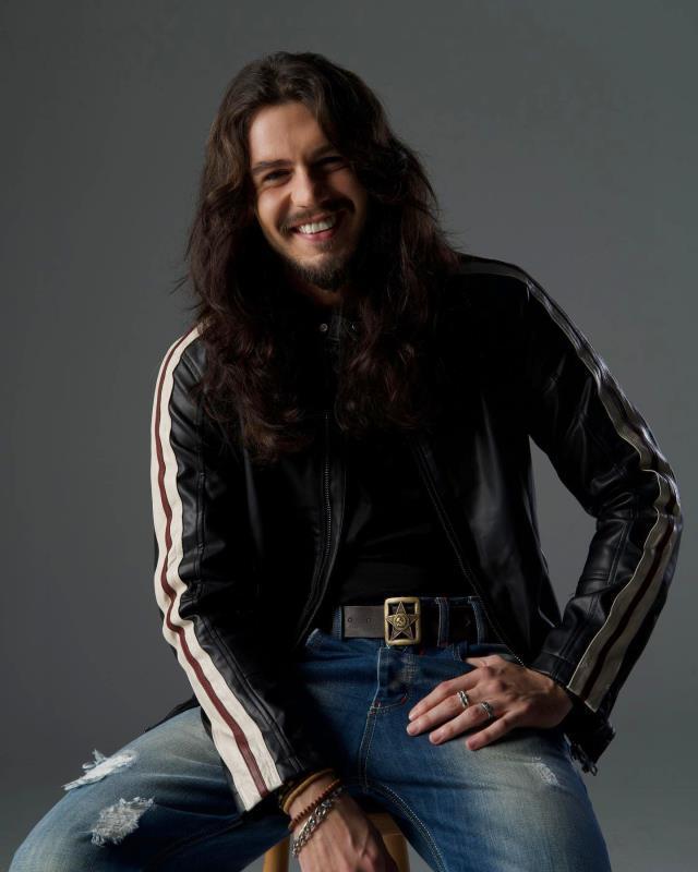 Barış Akarsu filminin başrolü İsmail Ege Şaşmaz, şarkıcıya benzerliğiyle ağızları açık bıraktı