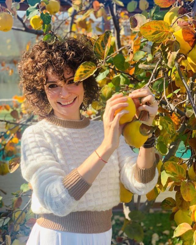 Songül Öden, dizi setinde hava yastıkları patlayan aracın içinde sıkıştı