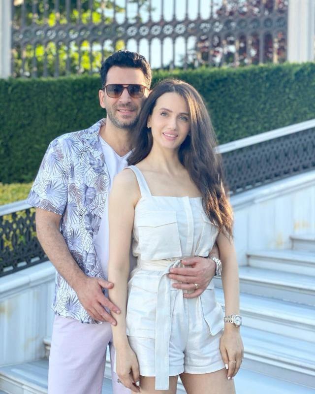 Murat Yıldırım ve İman Elbani çifti bebek bekliyor