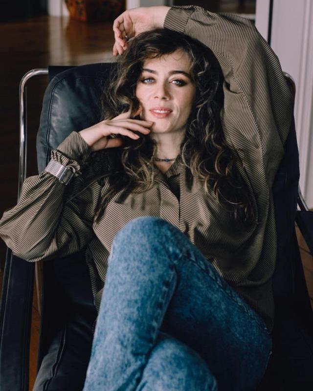 8,5 aylık hamile Demet Evgar, mayolu pozlarını paylaştı