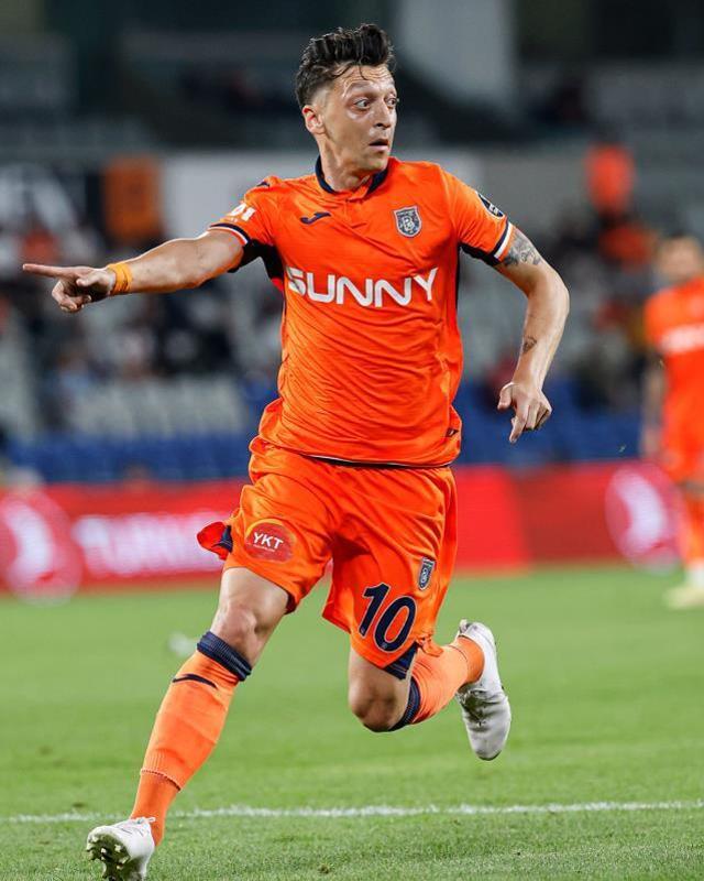 Başakşehir'in bileğini kimse bükemiyor! Kayserispor'u çok rahat geçtiler