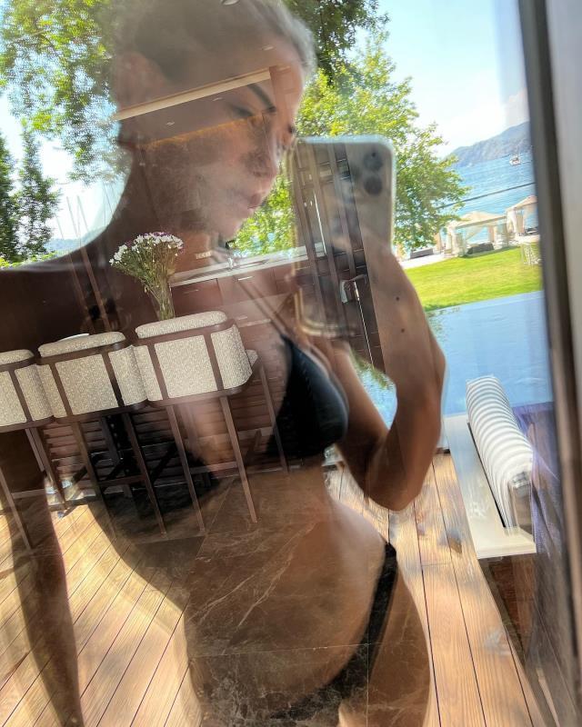 Demet Özdemir ve Oğuzhan Koç balayına çıktı! Yeni gelin bikinili pozlarıyla hayran bıraktı