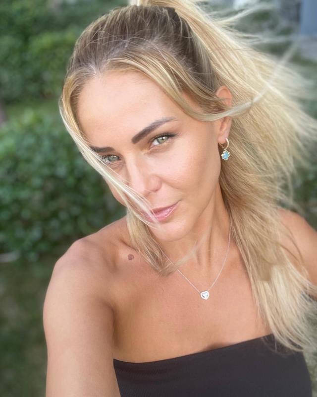 İhanete uğramıştı! Emine Ün yeni aşkıyla poz verdi!