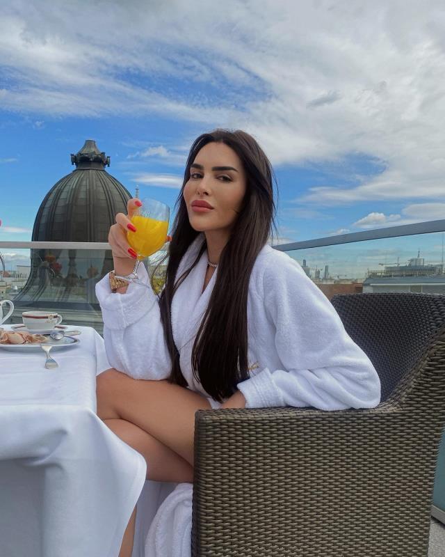 1 ay önce boşanan Selin Ciğerci, yeni aşkıyla el ele görüntülendi