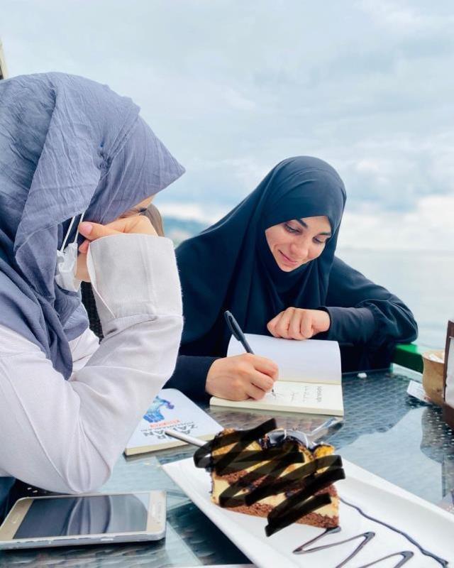 Popstar yarışmacısı Özlem Güneş Osma, tesettüre girerek adını değiştirdi