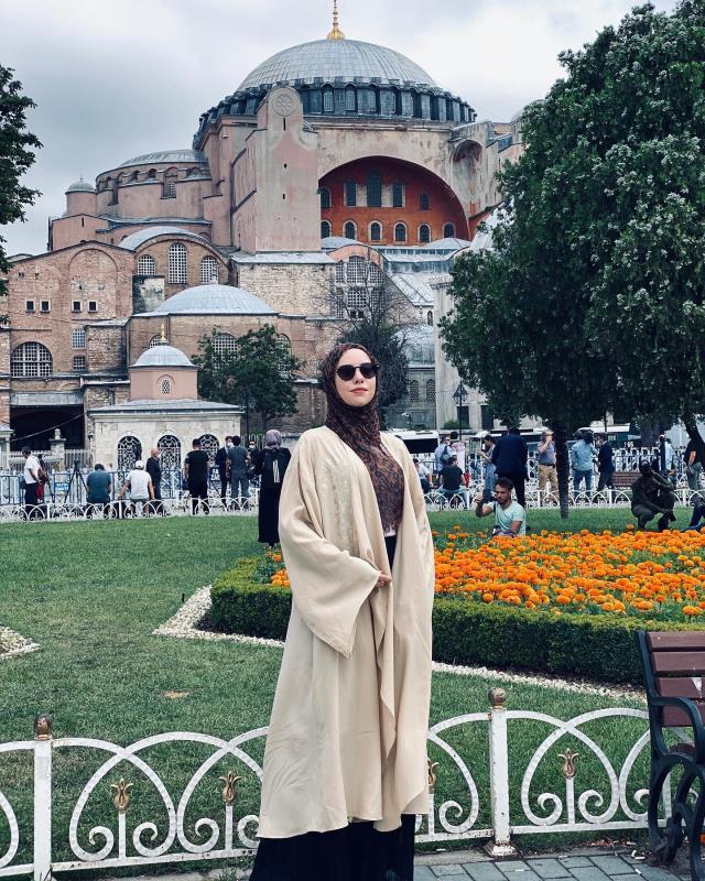 Gamze Özçelik'in kardeşi ortaya çıktı! Ablasının yolundan gidiyor