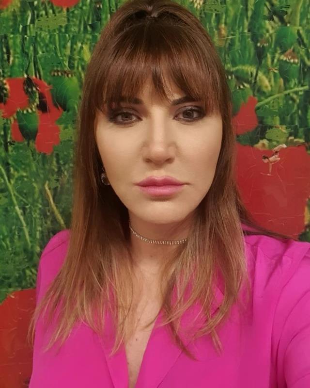 Ünlü sunucu Şule Zeybek'in bu halini hafızanızdan silin! Yıllar onu çok değiştirdi