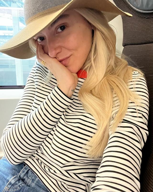 37 yaşına giren Hadise'den derin dekolteli doğum günü pozu: Efsane bir kadınım