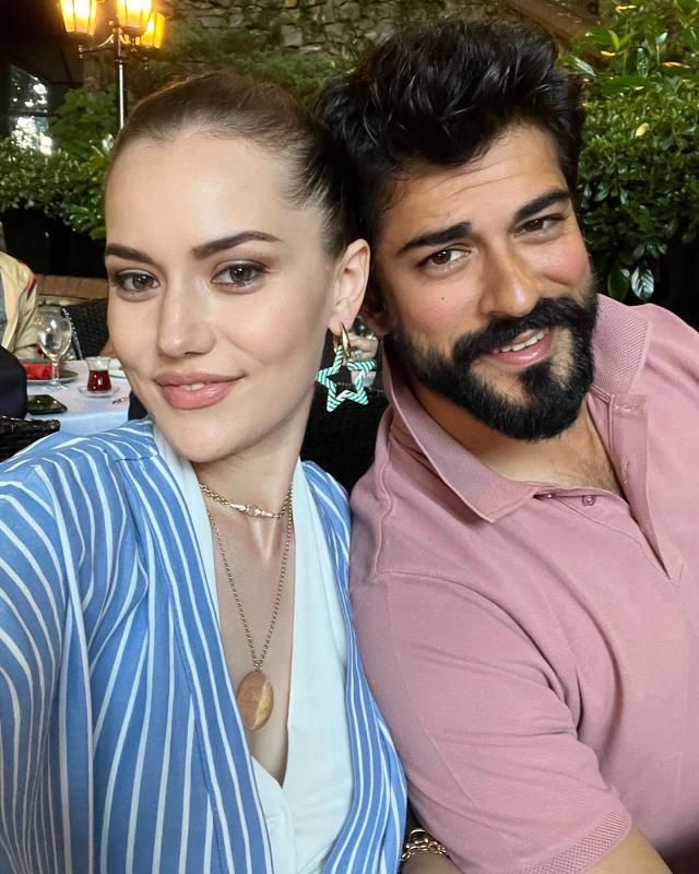 6 aylık hamile Fahriye Evcen, karnı burnunda pozunu paylaştı