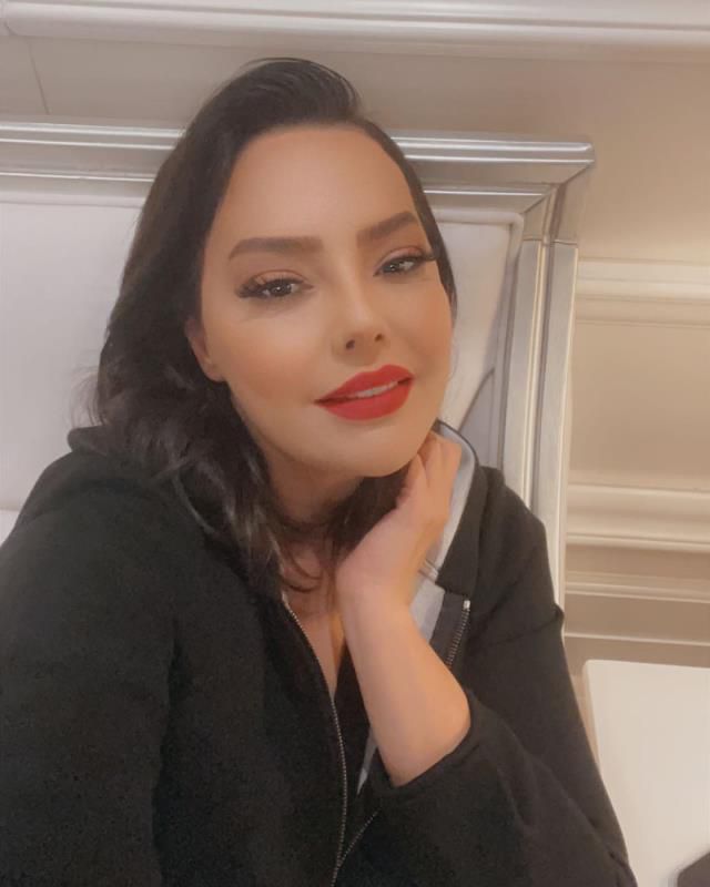 Gençlik fotoğrafını paylaşan Ebru Gündeş, güzelliğiyle görenleri büyüledi