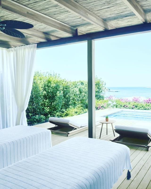 İşte Kurt Bebek! Kıvanç Tatlıtuğ ve Başak Dizer çifti oğulları Kurt Efe'yle deniz keyfi yaptı