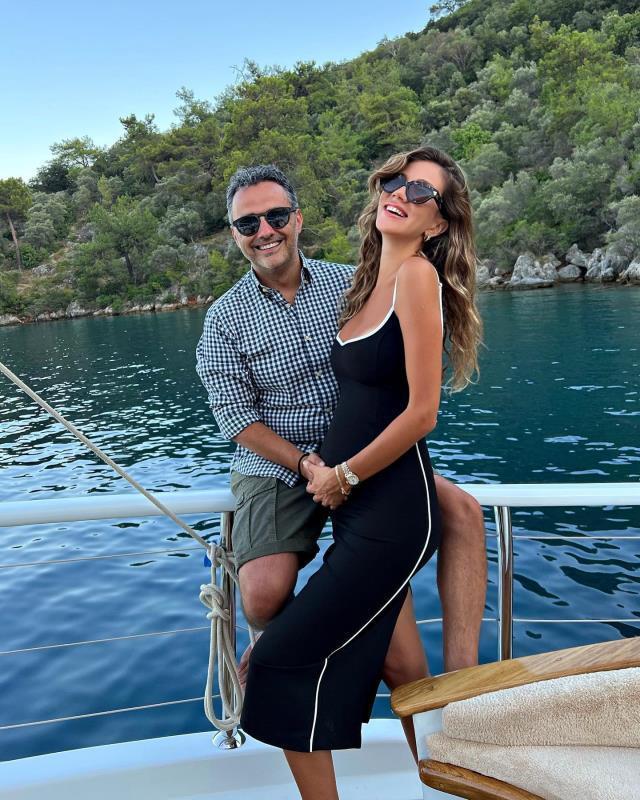 Arda Türkmen ve Melodi Elbirliler çiftinin ilk bebekleri dünyaya geldi