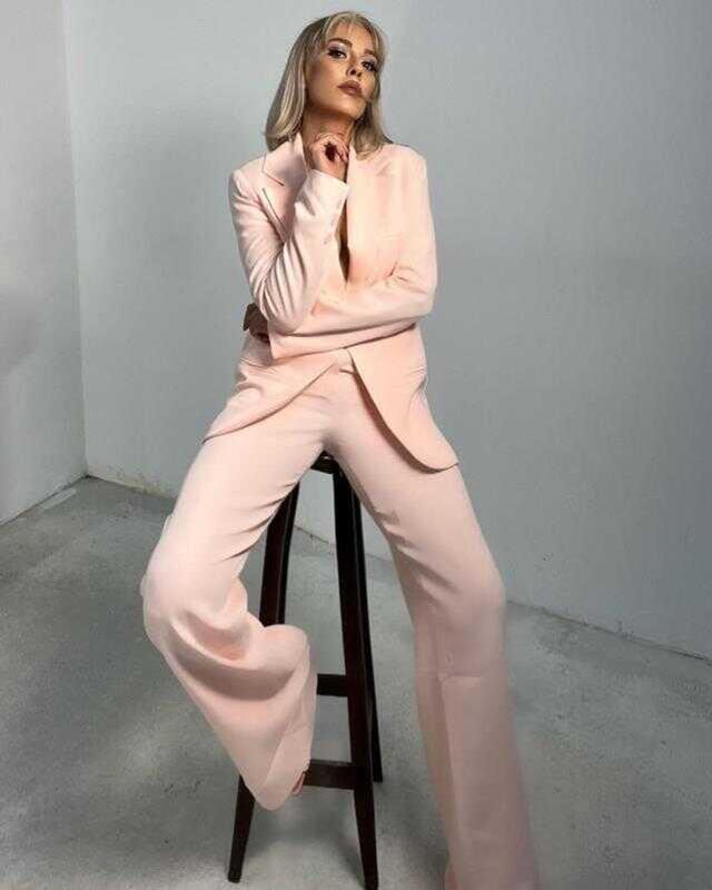 Hülya Avşar'ın kız kardeşi estetiklerle bambaşka biri oldu! O eski Helin'den eser yok