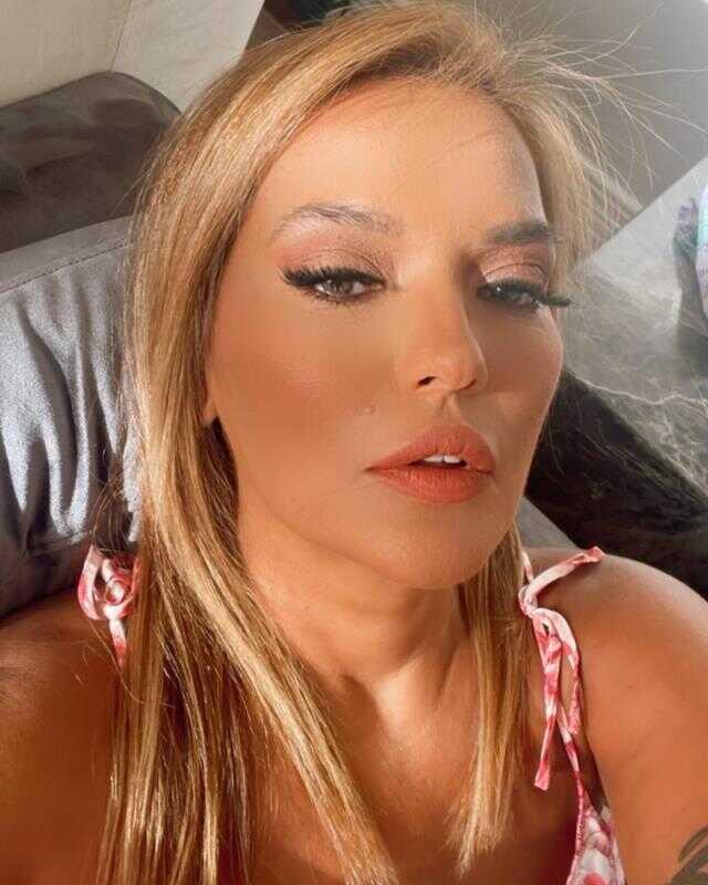 Demet Akalın, destek vermek için eylemine katıldığı kadın öğretmene sert tepki: Edepsizliğe lüzum yok