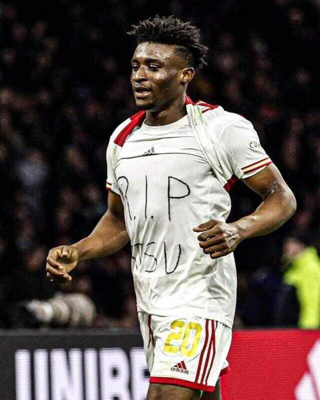 Ajax'ın yıldızı Kudus, attığı gol sonrası depremde hayatını kaybeden Atsu'yu andı