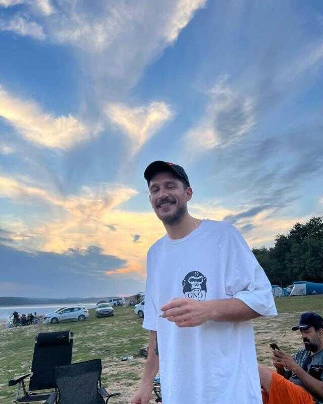 Uraz Kaygılaroğlu, sosyal medya hesabından aralarında ünlü isimlerin de olduğu 400 kişiyi sildi