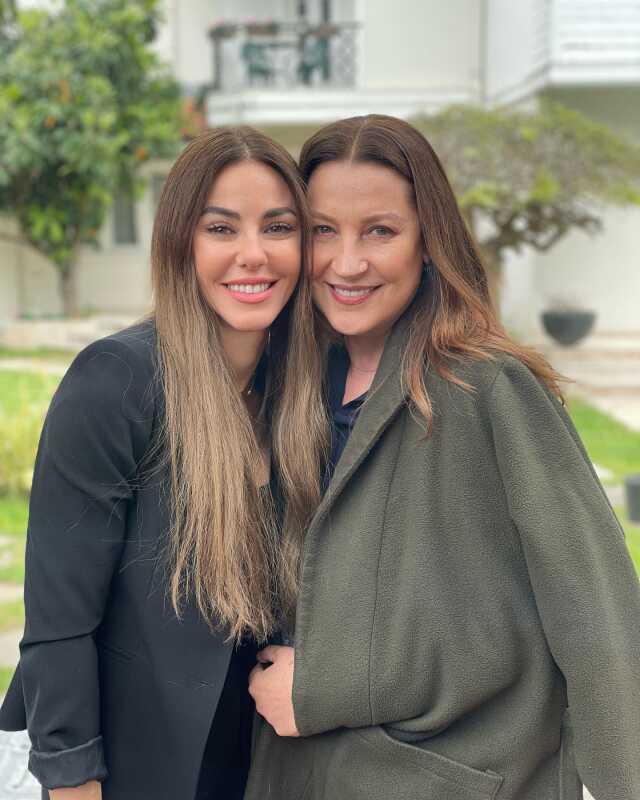 Spor sonrası halini paylaşan 50 yaşındaki Defne Samyeli, fiziğiyle hayran bıraktı