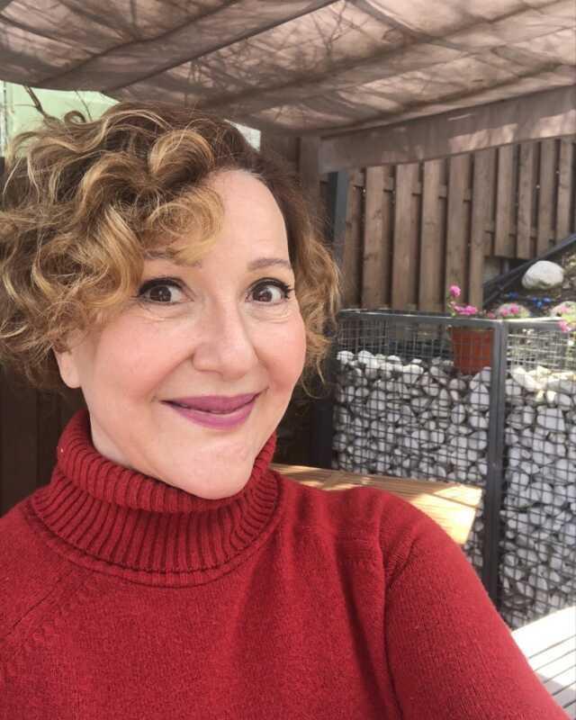 Sumru Yavrucuk, Frankfurt Türk Tiyatro Festivali'nde tek kişilik oyununu sahneledi